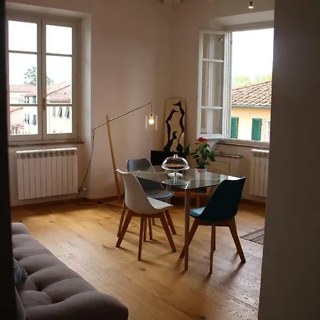 アパート Bright Rooftop Apartment With Views Over Historic Lucca